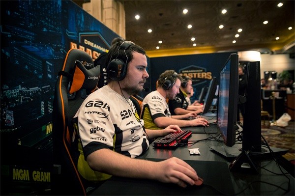 2-1后！意甲争冠前景：那不勒斯差3分，国米8场对3强队，翻盘有望.