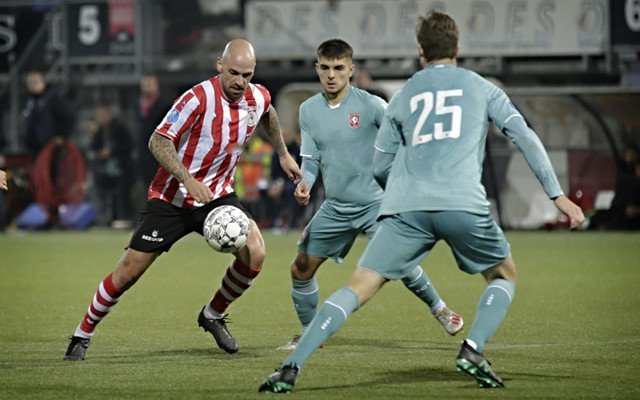 暴怒砸桌!兄弟相残致右手骨折,勒布伦自毁前程退出两大国际赛事.