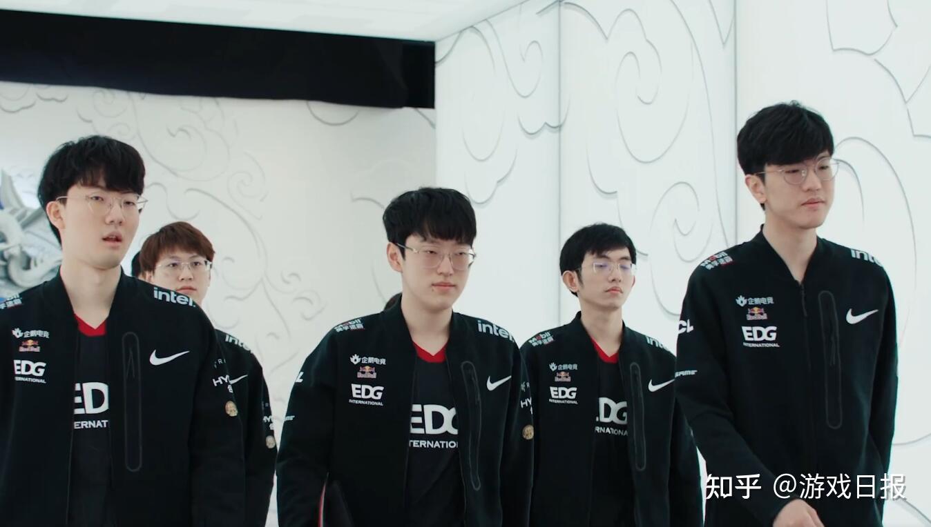 务或者接受 务或者接受